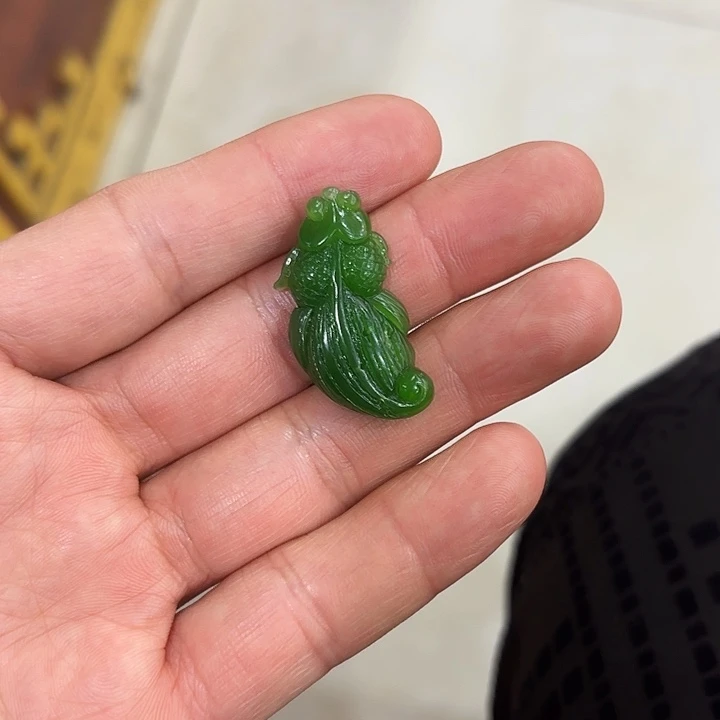 吊坠(不含链)未镶嵌和田玉（碧玉）领*：