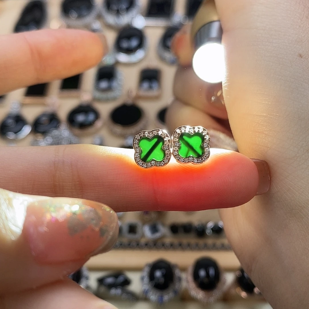 翡翠耳饰18K金镶嵌天然翡翠墨翠