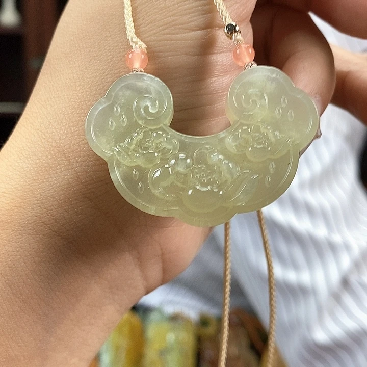 蛇纹石玉未镶嵌吊坠吊坠