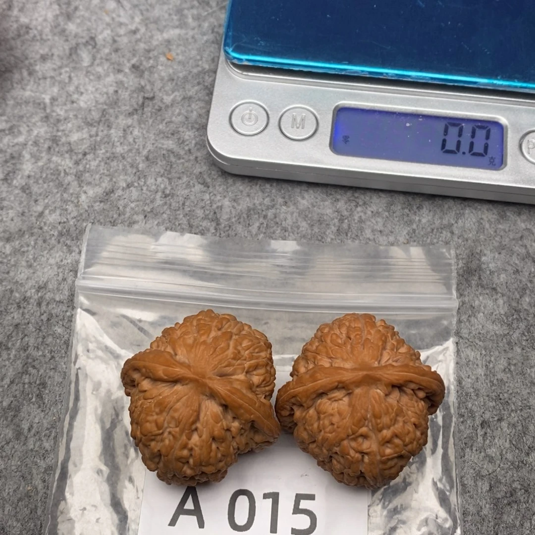 文玩核桃吊坠全品红宝石