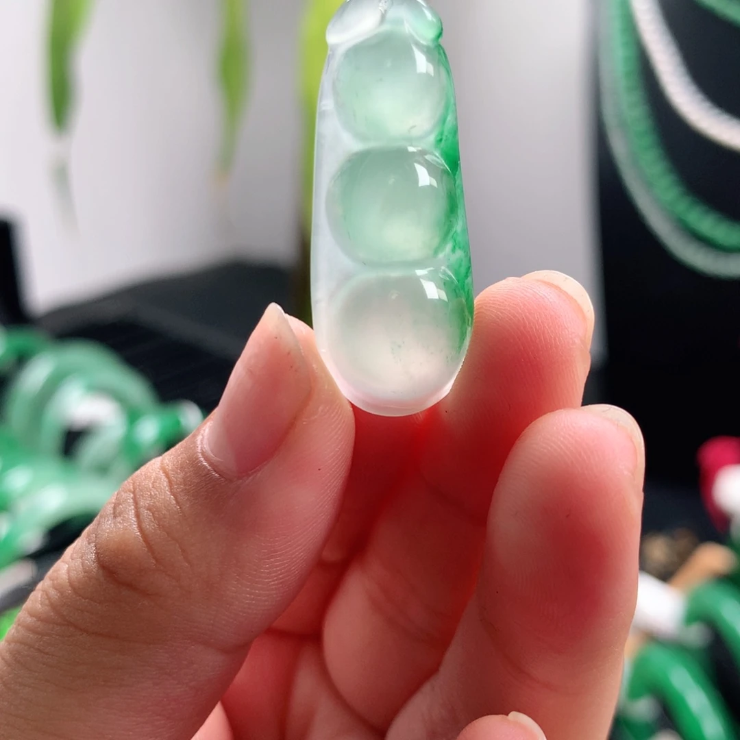 石英质玉（非洲翠）吊坠未镶嵌吊坠