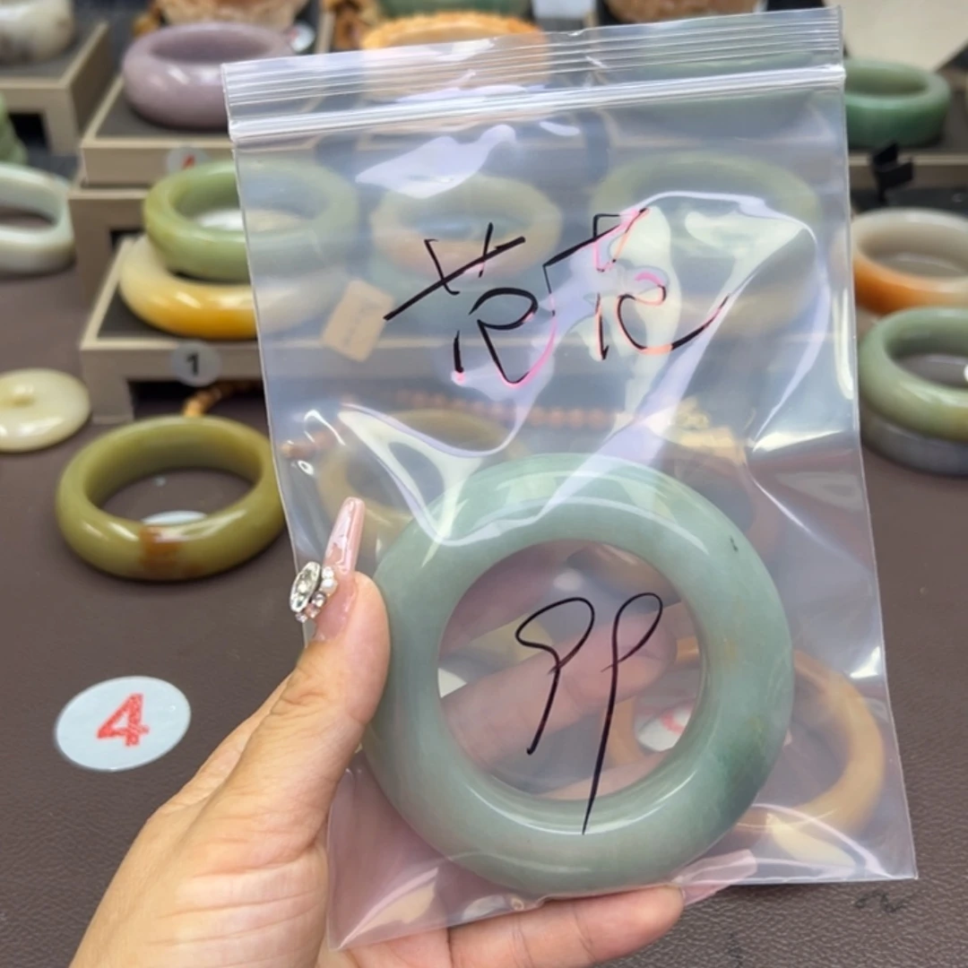 石英质玉手镯未镶嵌范*?