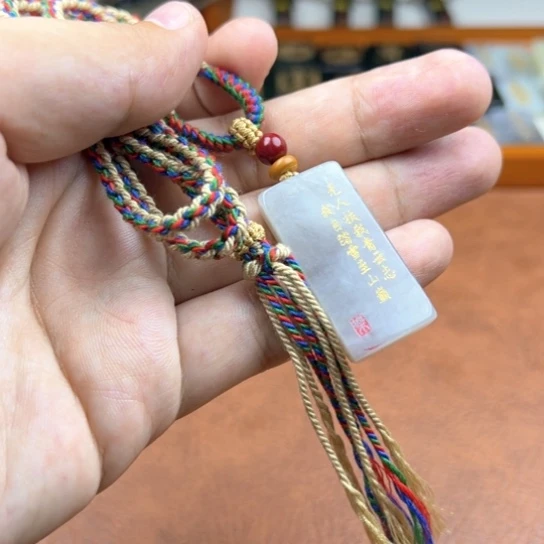 颈饰未镶嵌和田玉（糖玉）