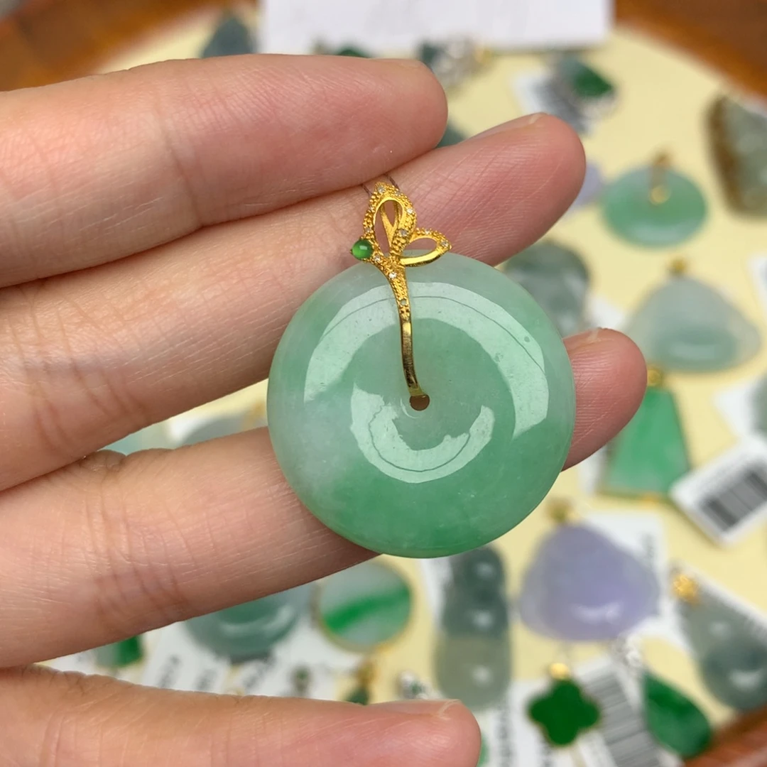 ****子翡翠18K金镶嵌颈饰