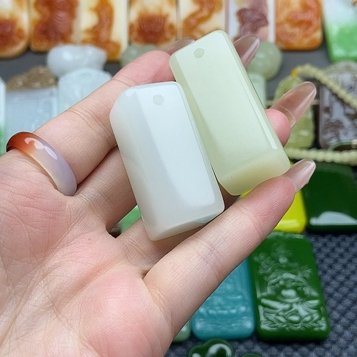 颈饰未镶嵌和田玉