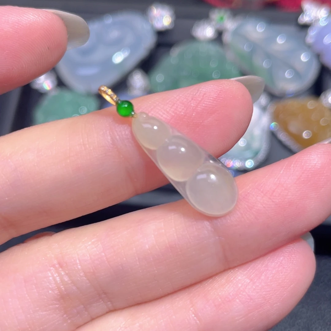 颈饰18K金镶嵌翡翠翡翠