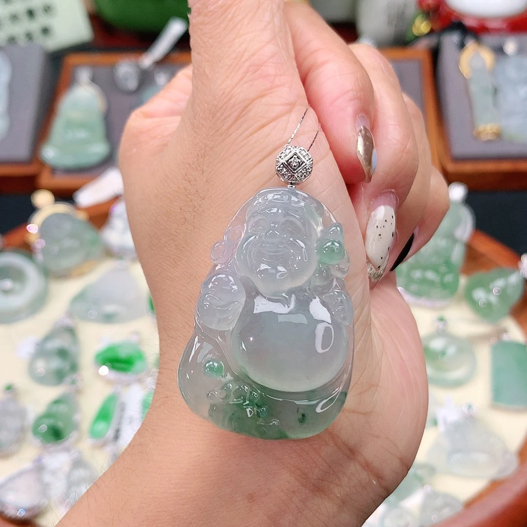 翡翠18K金镶嵌颈饰财神爷