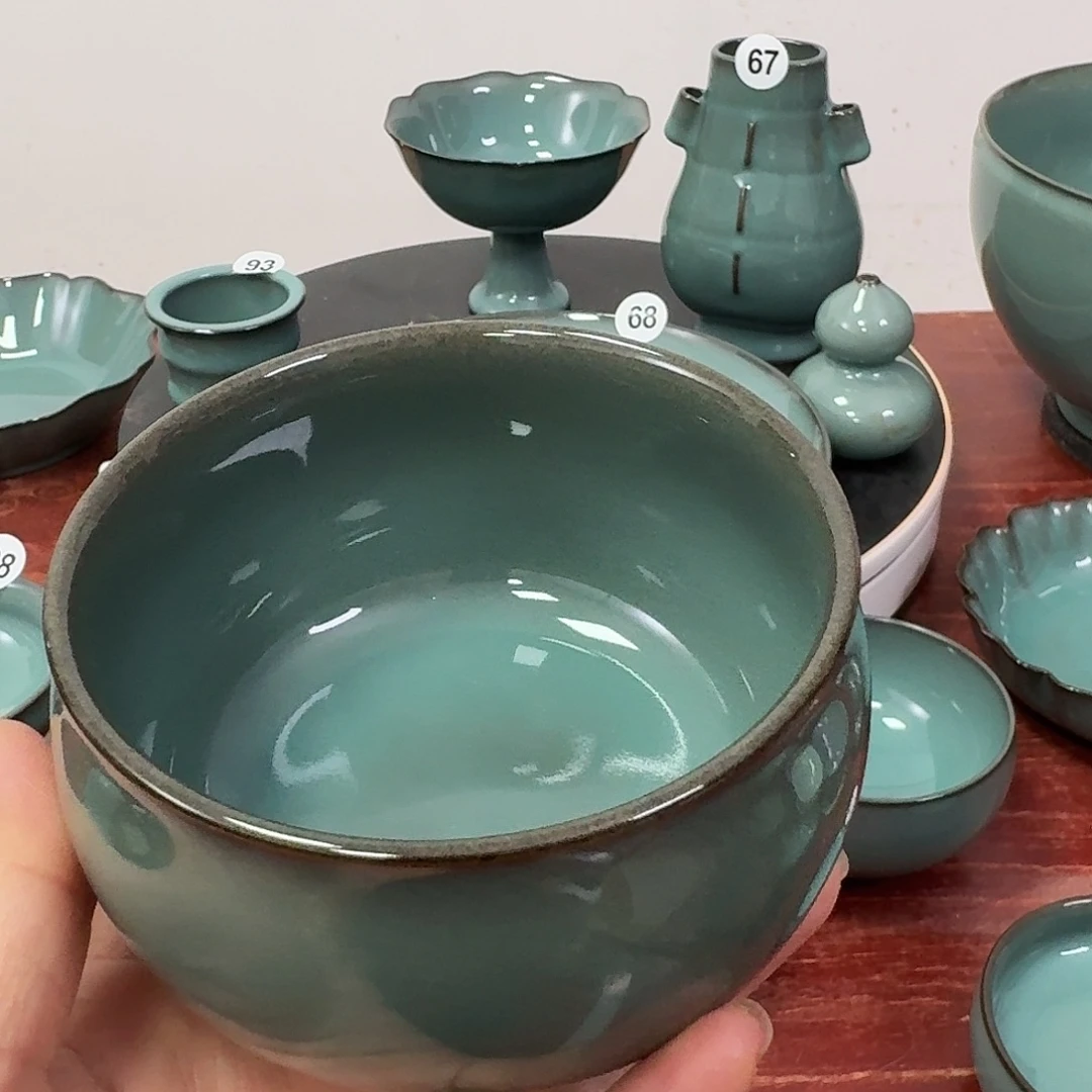 黑胎无片纹风水缸钵