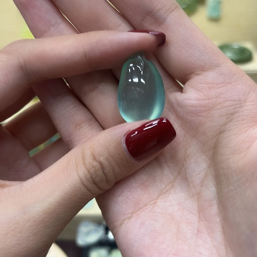 爱****蛇纹石玉未镶嵌颈饰