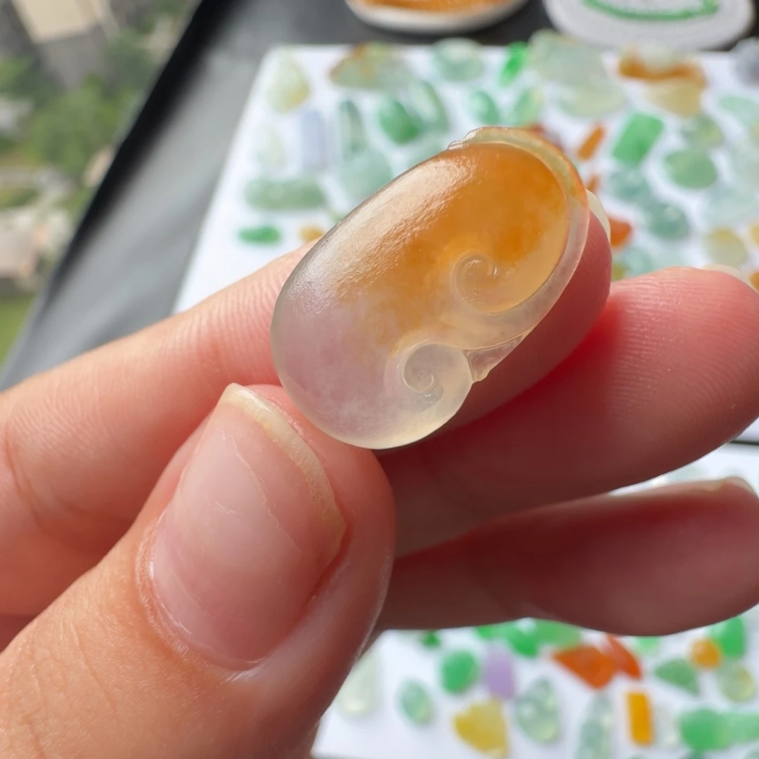定制翡翠未镶嵌冰种黄翡如意