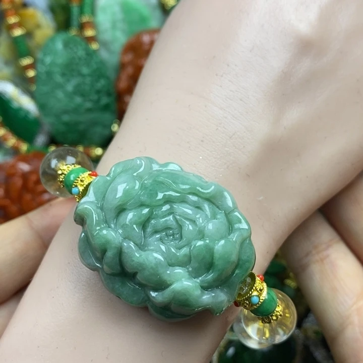 翡翠未镶嵌吊坠(赠链)