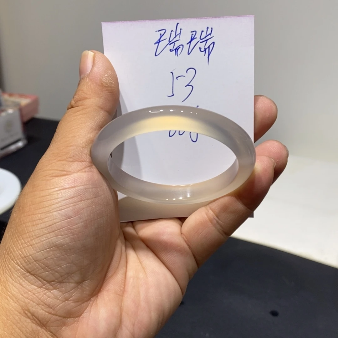 瑞***瑞玛瑙/玉髓未镶嵌手镯