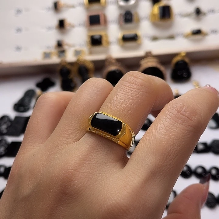 翡翠18K金镶嵌戒指翡翠