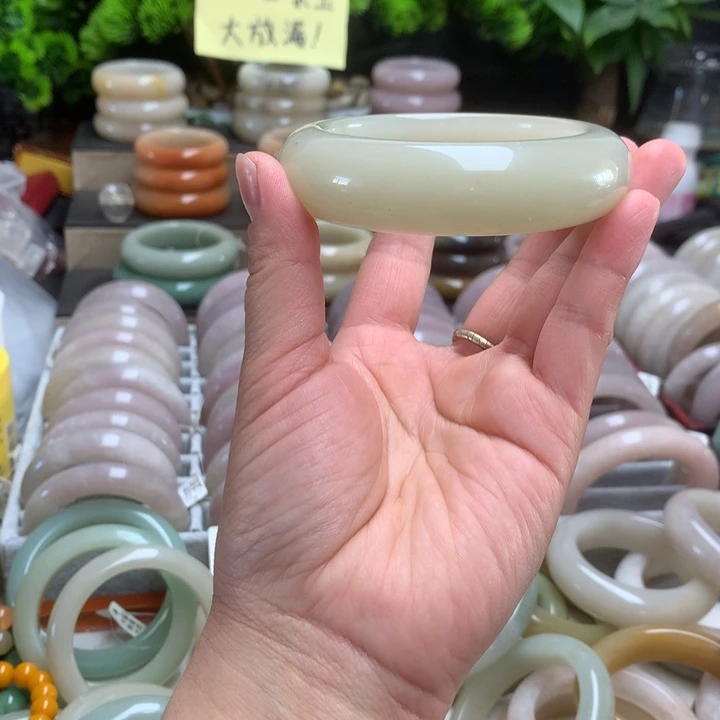 石英质玉未镶嵌手镯