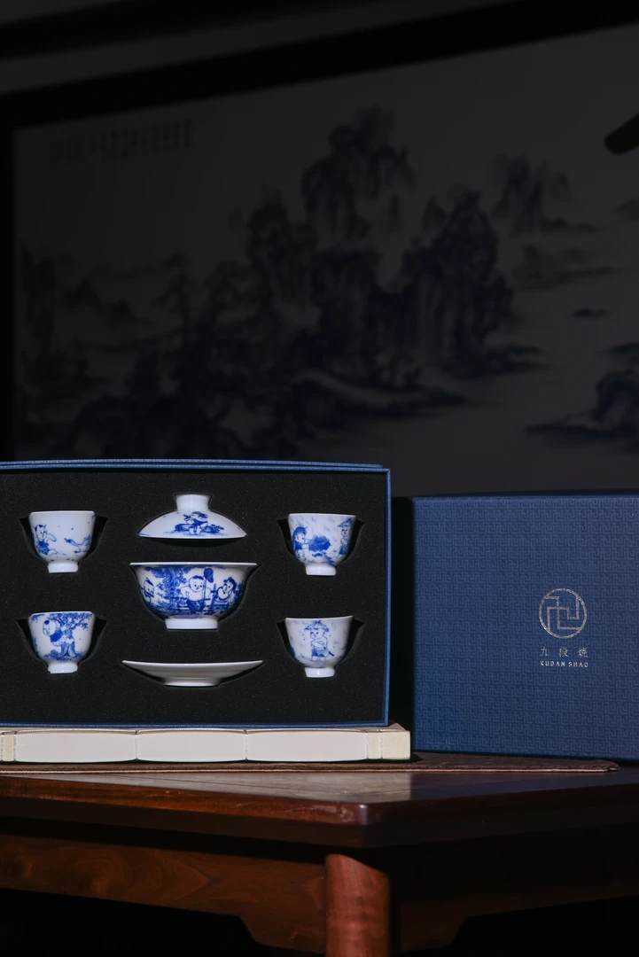 景德镇九段烧妙手青花婴戏（大鹅戏莲池）套组（1盖碗茶杯茶具4杯）