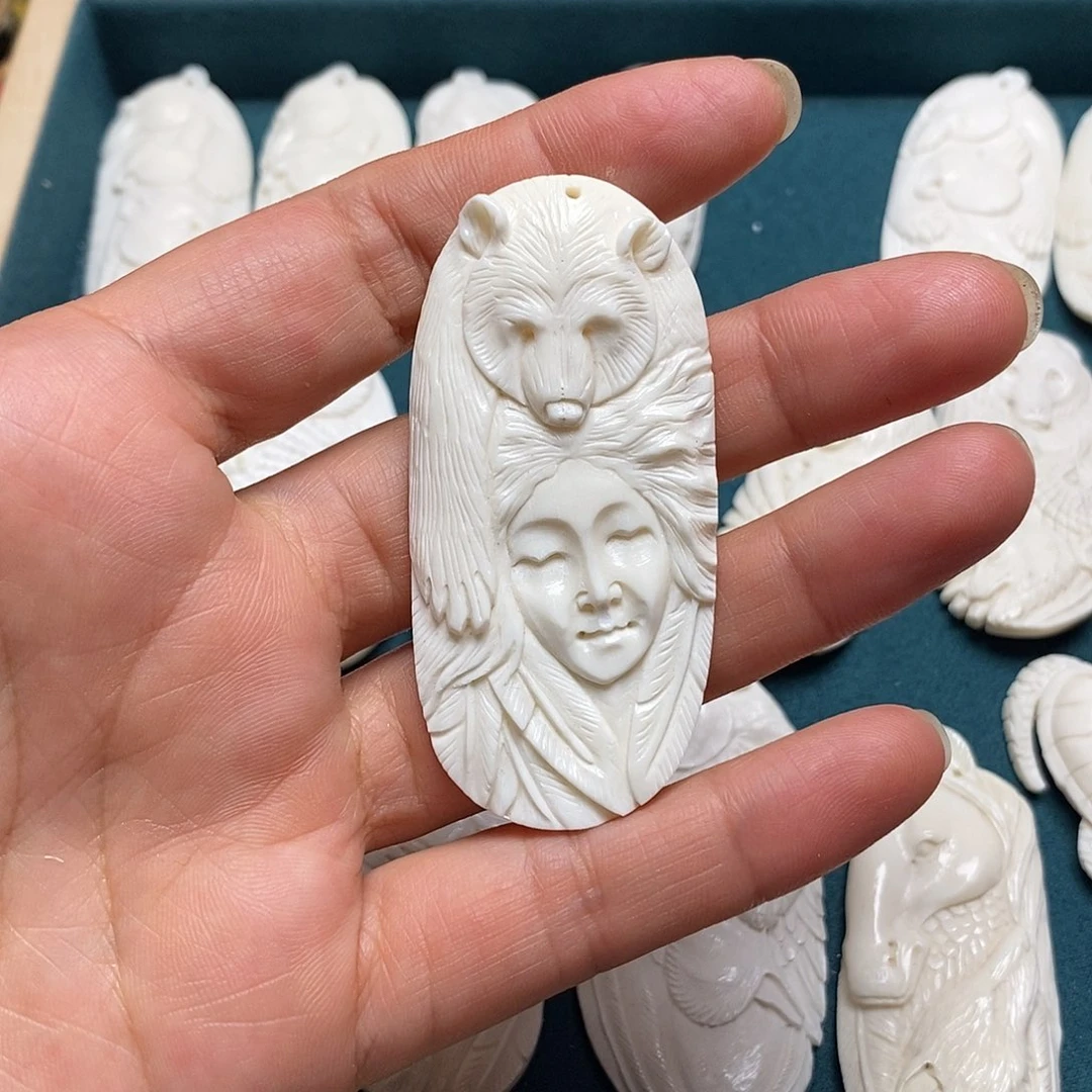 琉璃颈饰美女吊坠