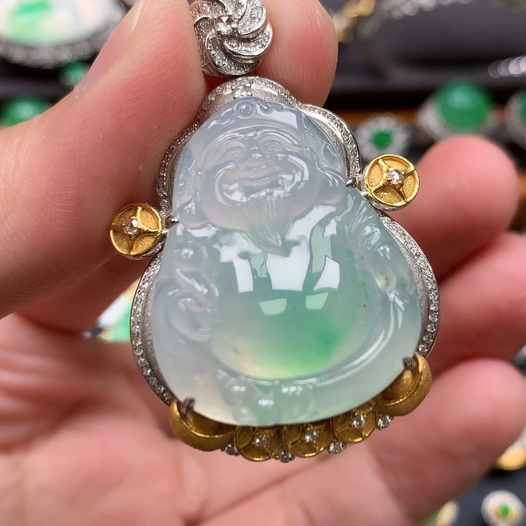 翡翠18K金镶嵌颈饰