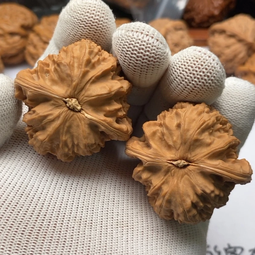 【闪购商品】文玩核桃把件·*笑225白狮子