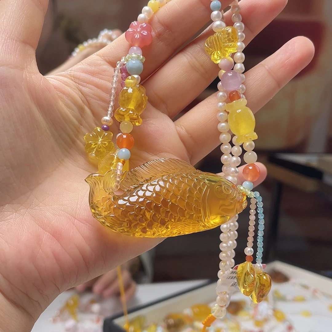 蓝珀未镶嵌裸石吊坠