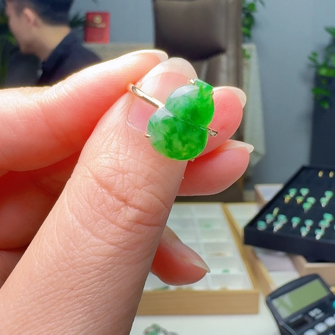 18K金镶嵌戒指翡翠天然