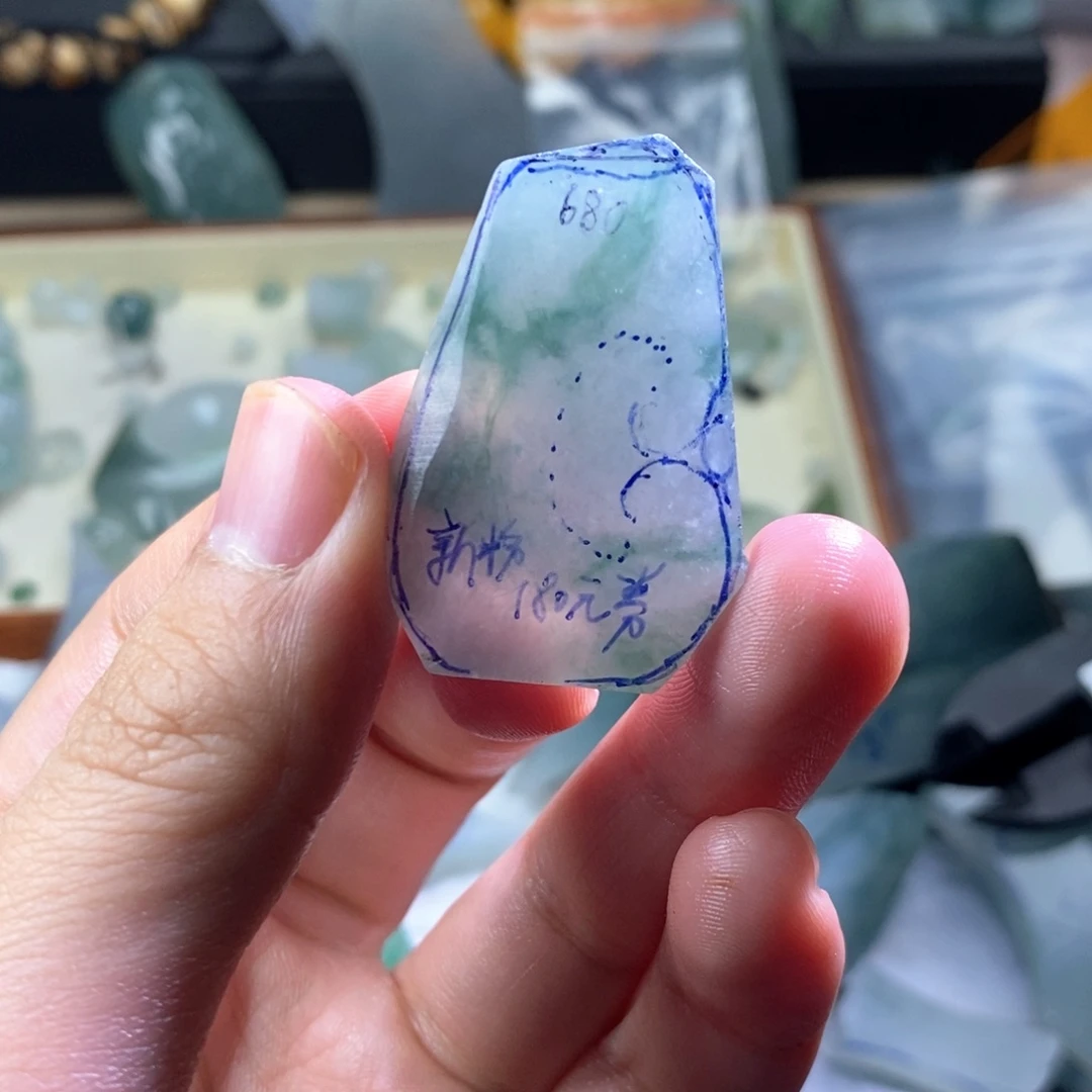 翡翠未镶嵌颈饰定制
