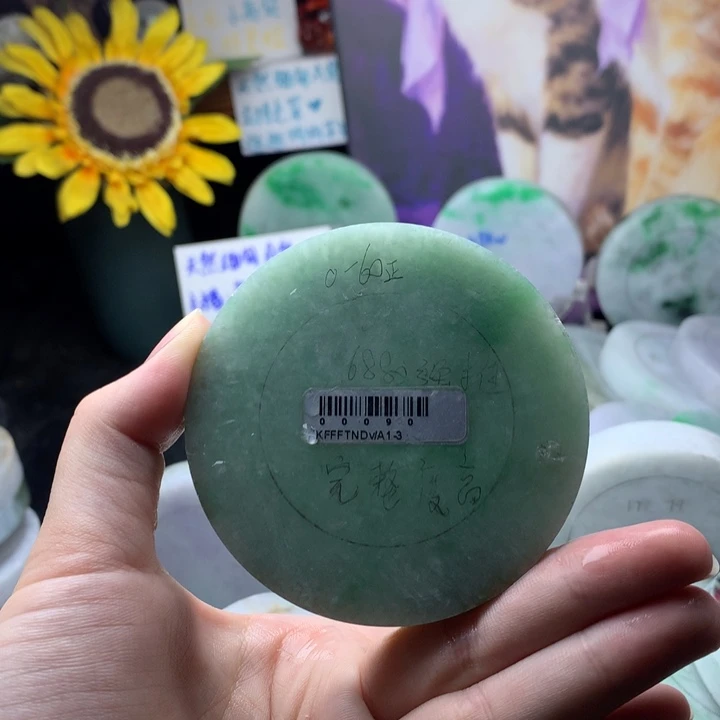 定制翡翠未镶嵌手镯