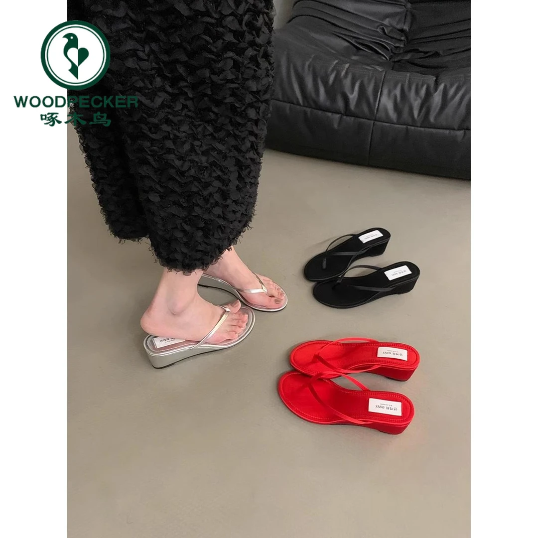 啄木鸟坡跟红色夹脚人字拖鞋仙女鞋子外穿2025夏凉拖法式高跟凉鞋