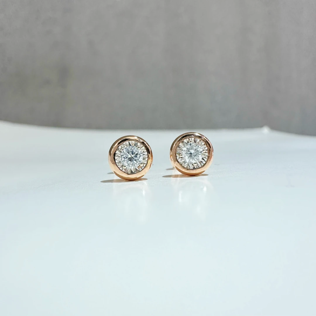 18k金 简约百搭时尚镶嵌钻石耳钉 经典气质精致单钻泡泡耳饰