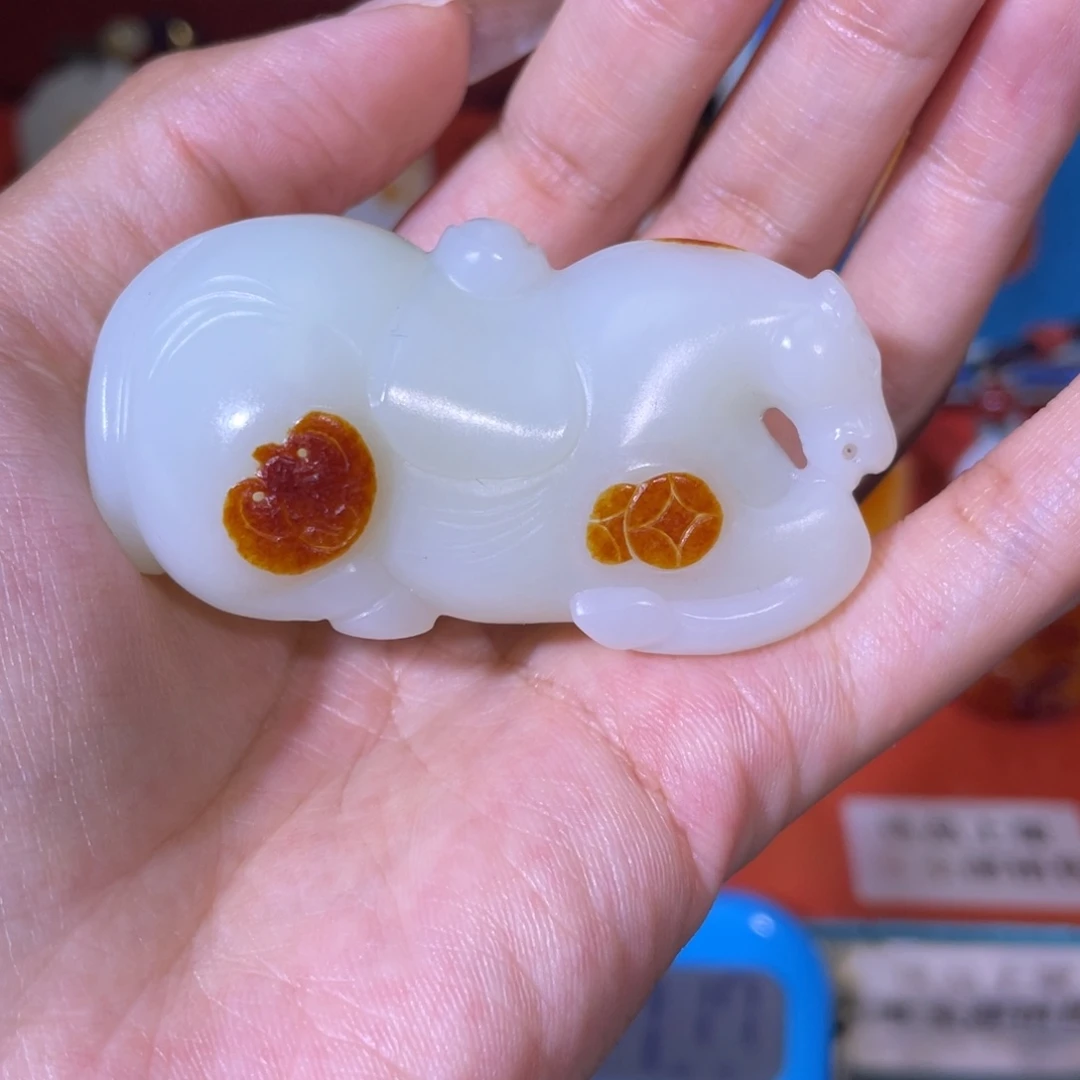 燕***。和田玉未镶嵌把件