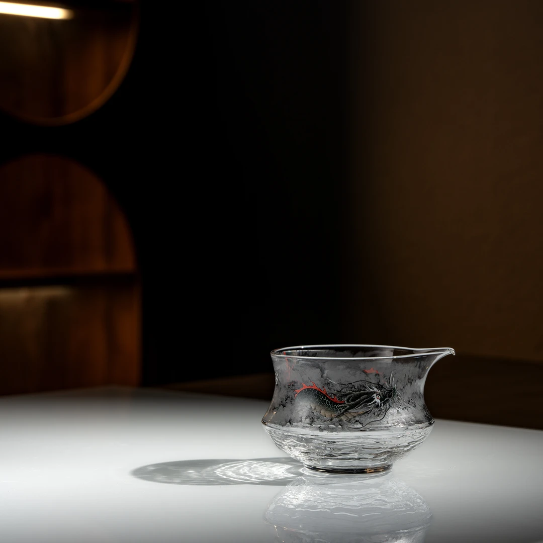 景德镇手工手绘玻璃手绘元宝墨彩龙纹公道杯