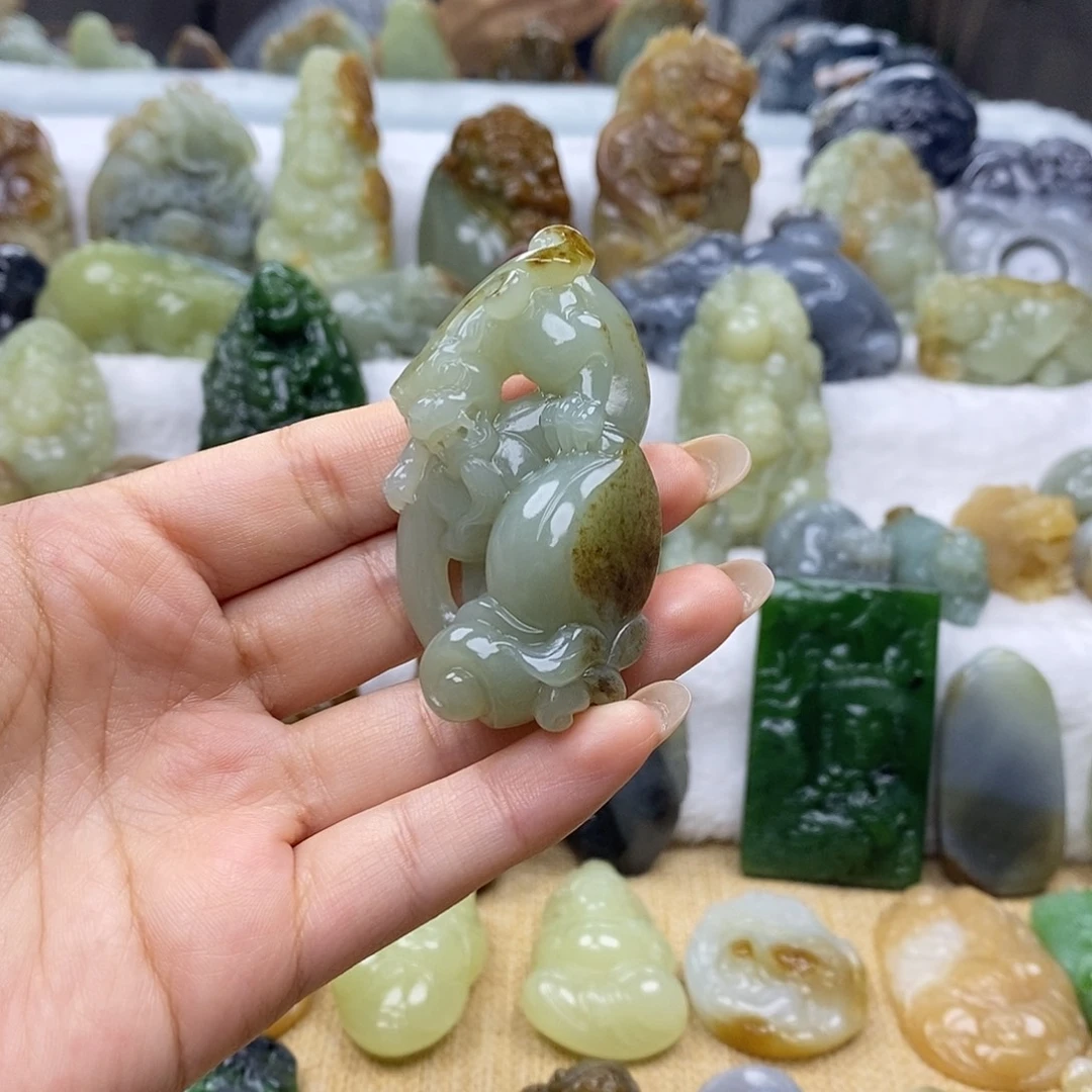 和田玉未镶嵌颈饰