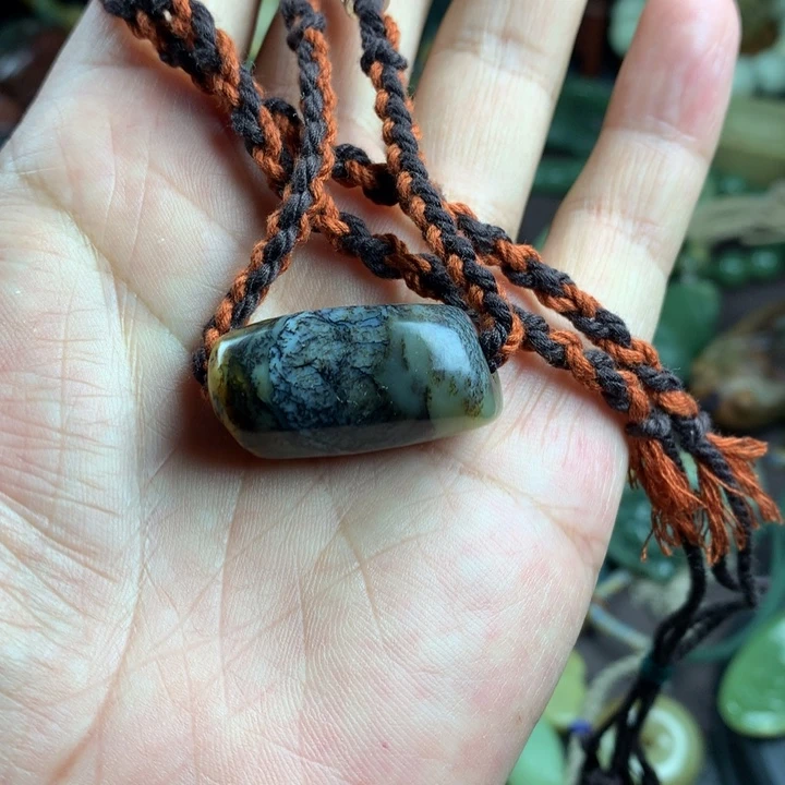 吊坠(赠链)未镶嵌岫岩河磨玉（透闪石质玉）任*