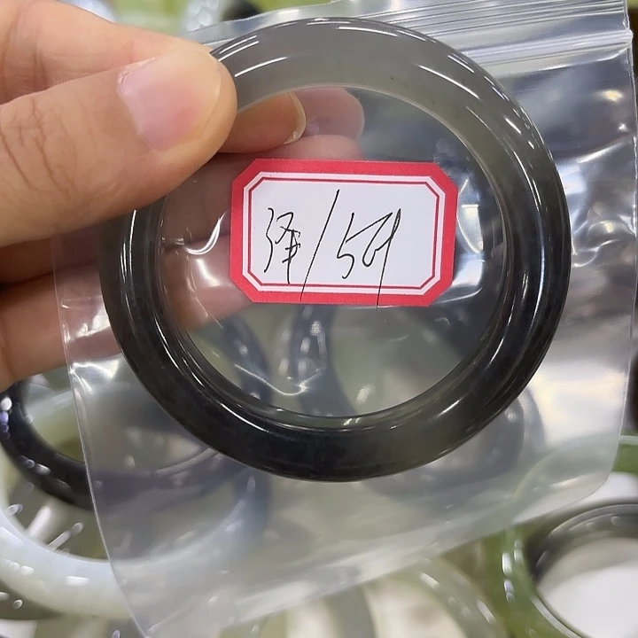 泽***星蛇纹石玉未镶嵌岫玉手镯