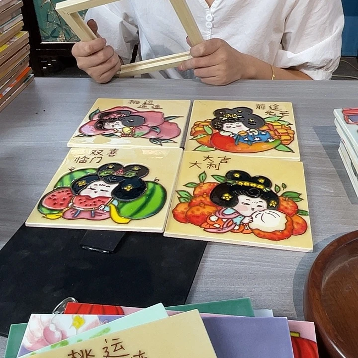 竖款?****?纯手工制作瓷板画15微瑕