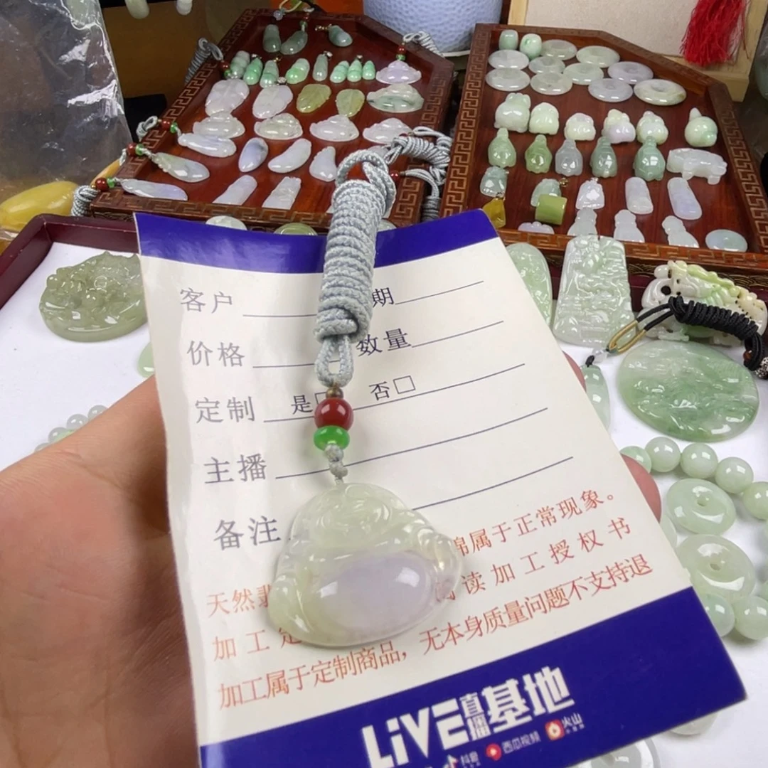 翡翠未镶嵌颈饰佛公