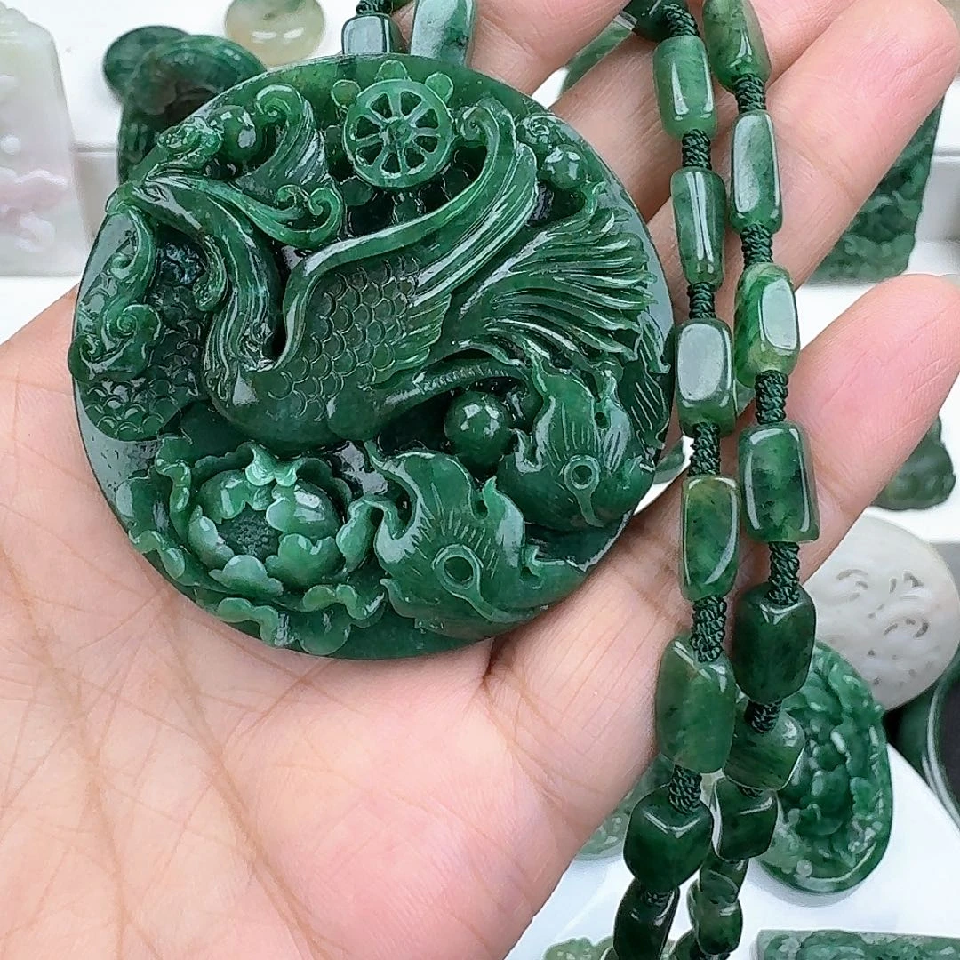 美***笑独山玉未镶嵌颈饰