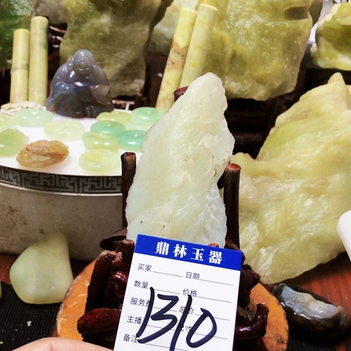 未镶嵌蛇纹石玉珠宝奇石
