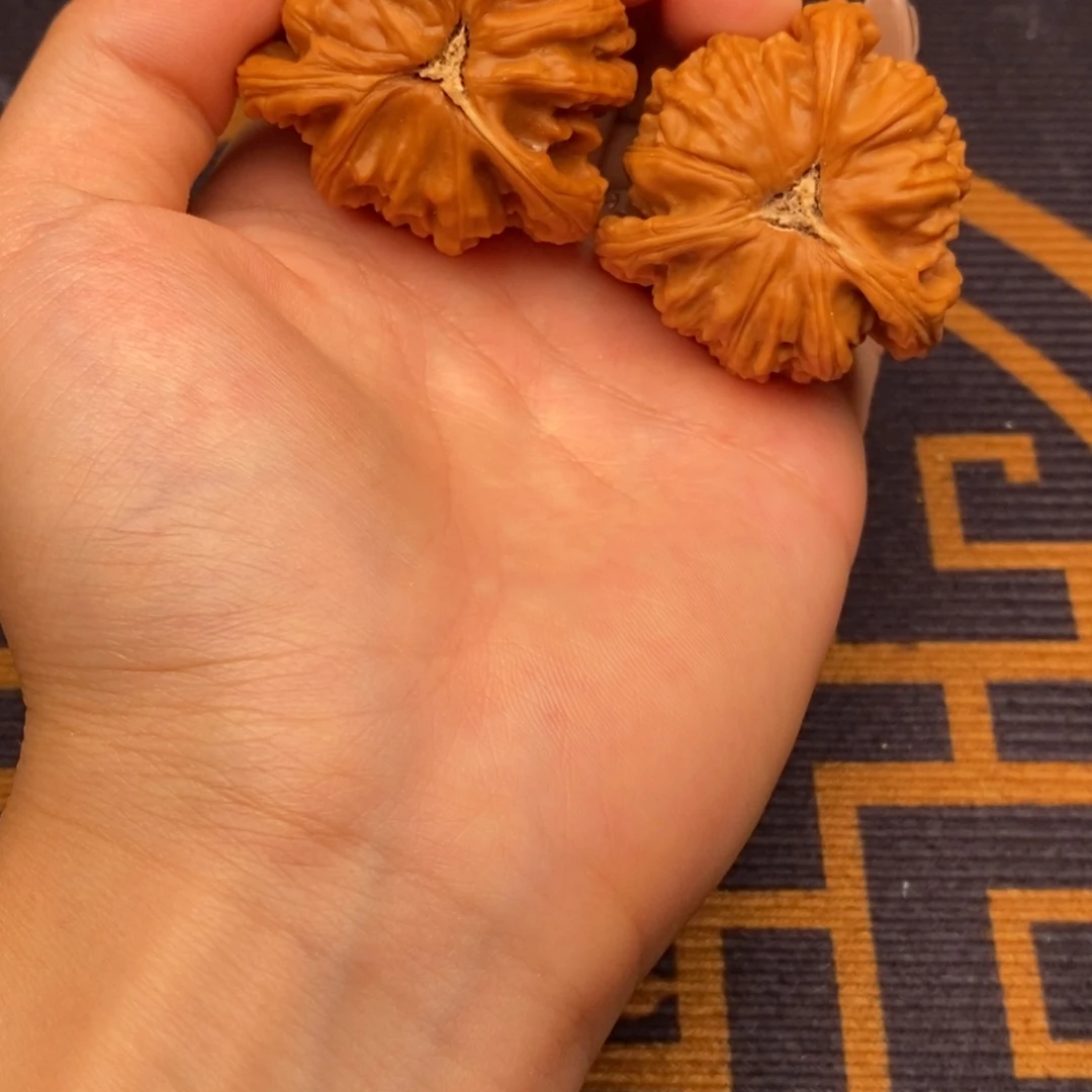 对***质文玩核桃吊坠白狮子