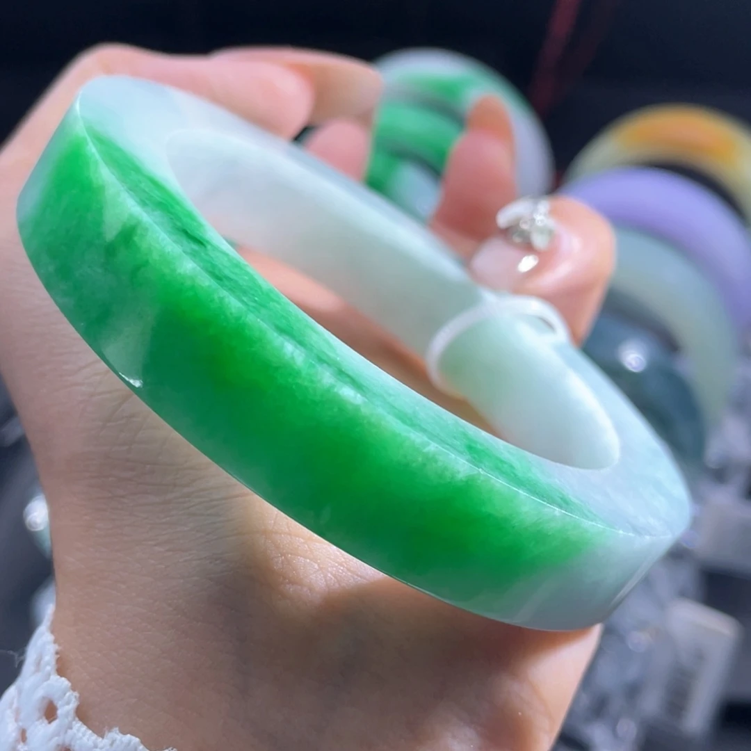 未镶嵌翡翠手镯定制翡翠