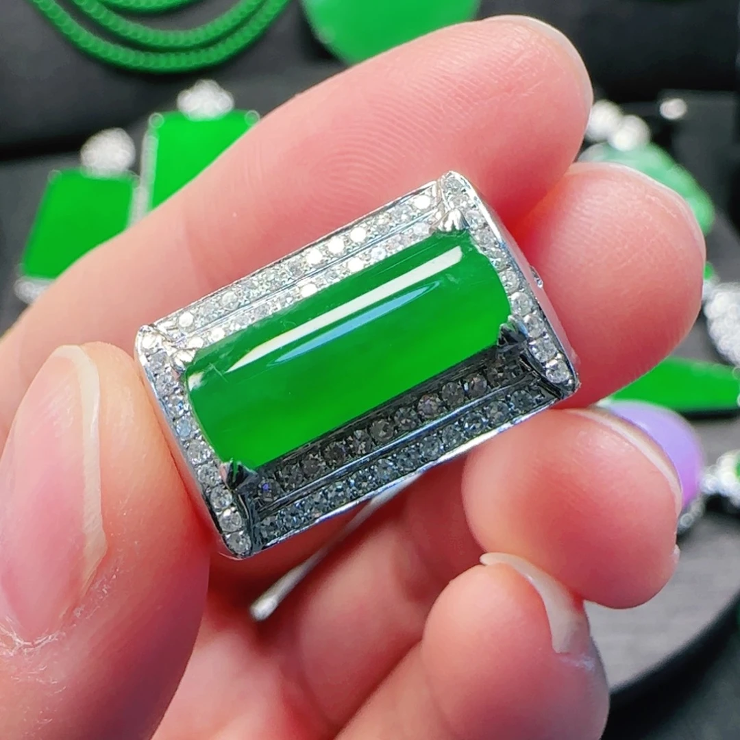 翡翠18K金镶嵌颈饰马鞍戒指