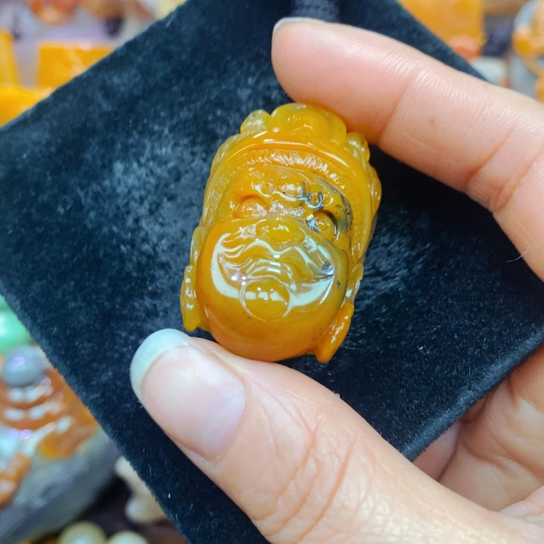 未镶嵌石英质玉（黄龙玉）颈饰