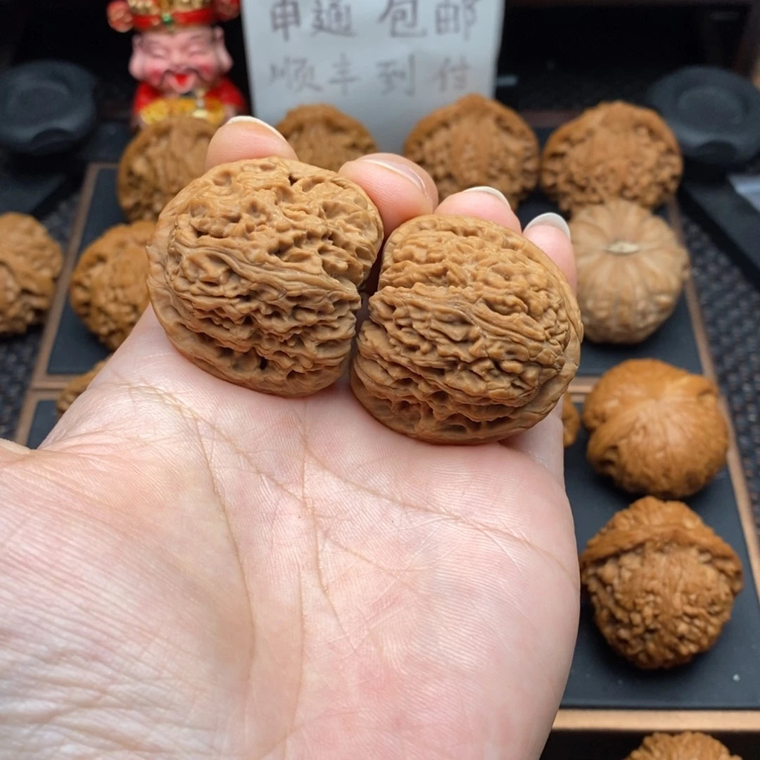 苏***n把件文玩核桃南疆石