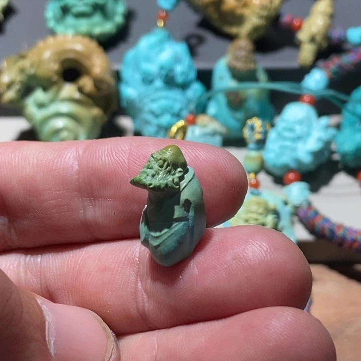 绿松石未镶嵌颈饰