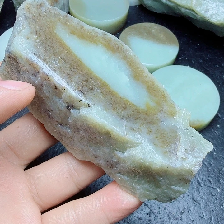 未镶嵌和田玉（糖玉）珠宝奇石