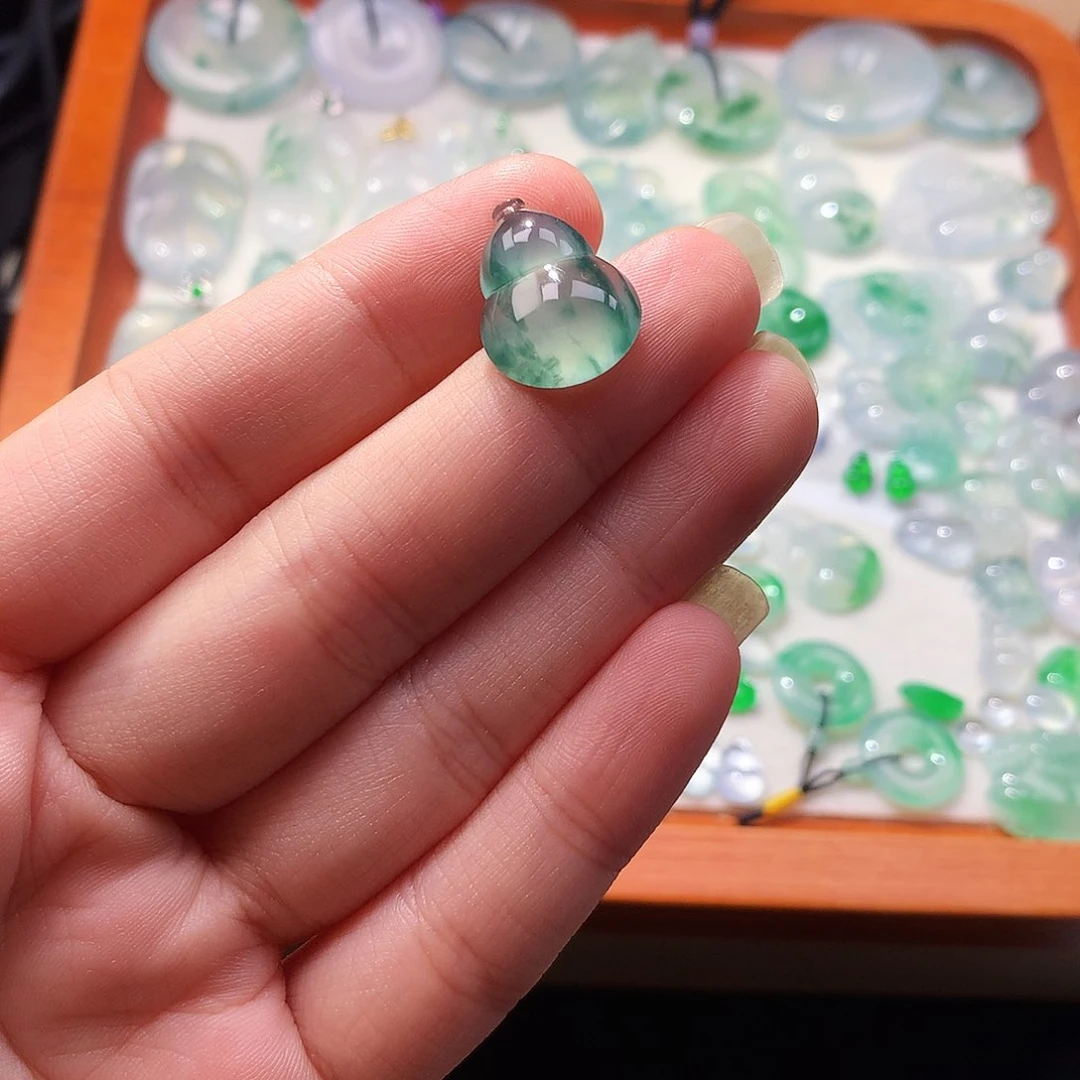 翡翠未镶嵌吊坠(不含链)葫芦