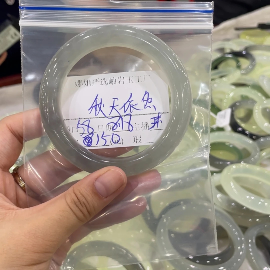 蛇纹石玉未镶嵌手镯秋**然