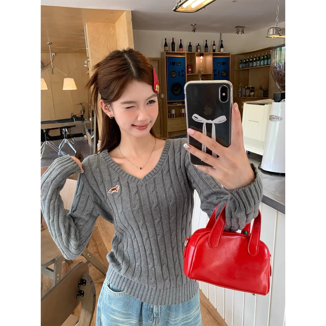 v领麻花针织衫女2025新款秋季穿搭灰色刺绣毛针织衫套头毛衣上衣