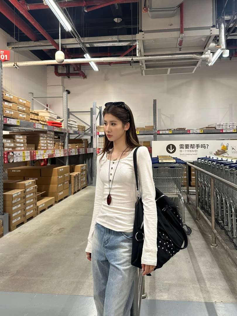 来自b0【长期主义】早秋百搭上衣修身U领亨利打底上衣【X5646】