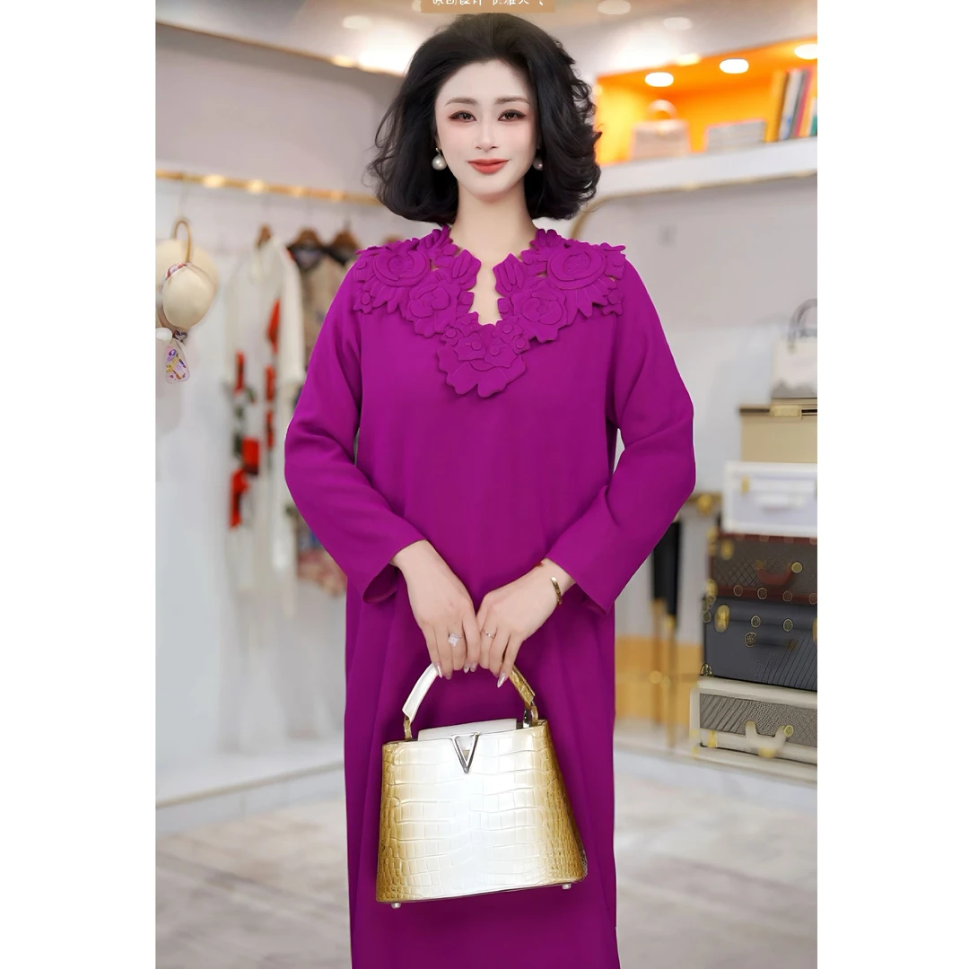 2025年早春新款气质复古中式绣花连衣裙SL25021