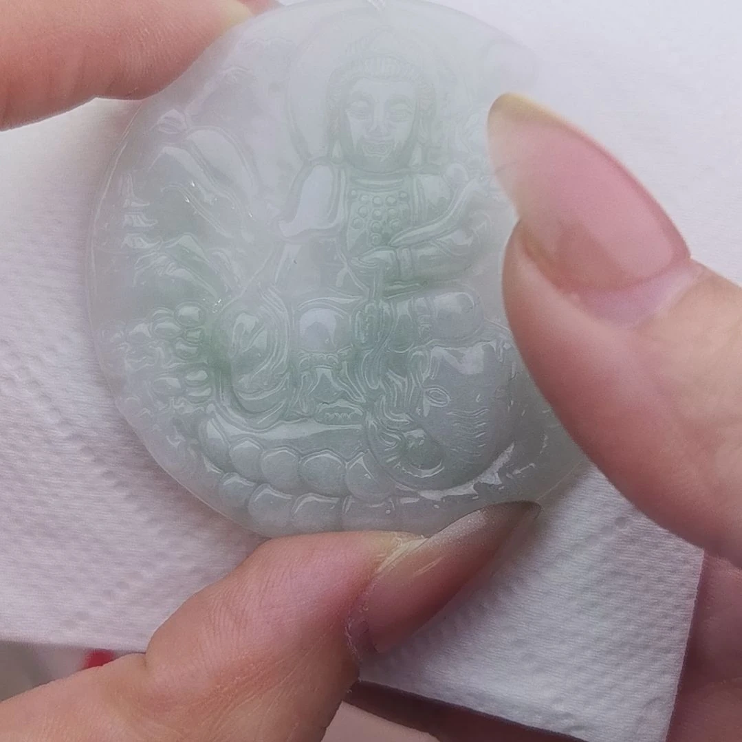 翡翠颈饰未镶嵌天然的A货翡翠